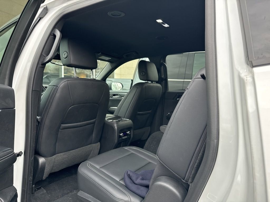 2024 GMC Acadia Elevation