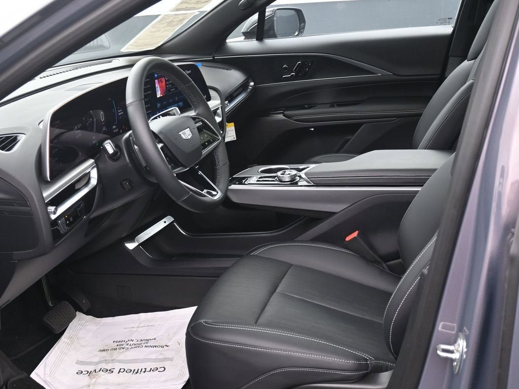 2025 Cadillac LYRIQ Luxury 1