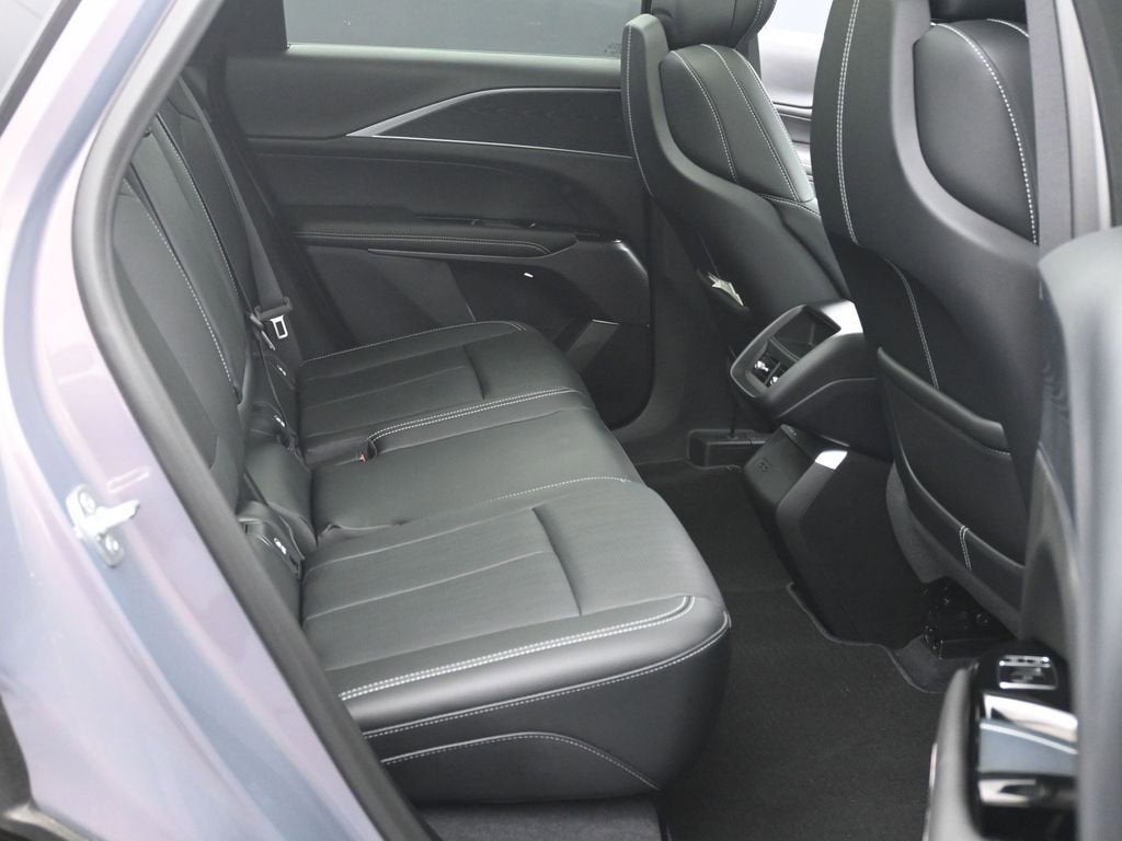 2025 Cadillac LYRIQ Luxury 1