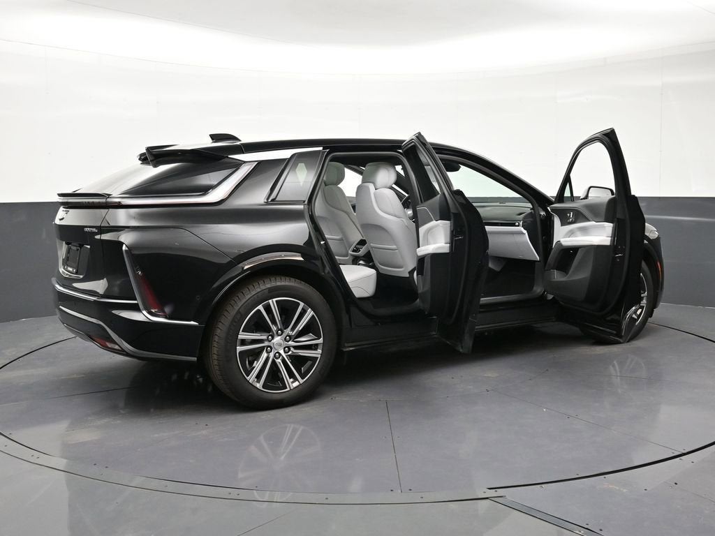2025 Cadillac LYRIQ Luxury 1
