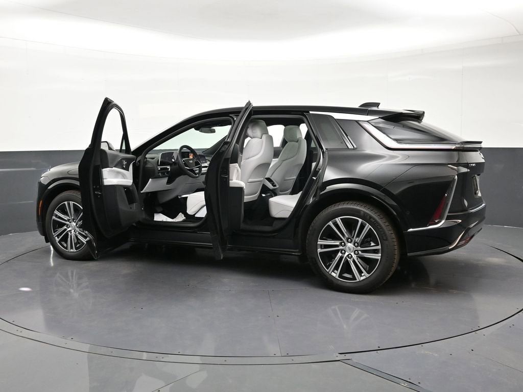 2025 Cadillac LYRIQ Luxury 1