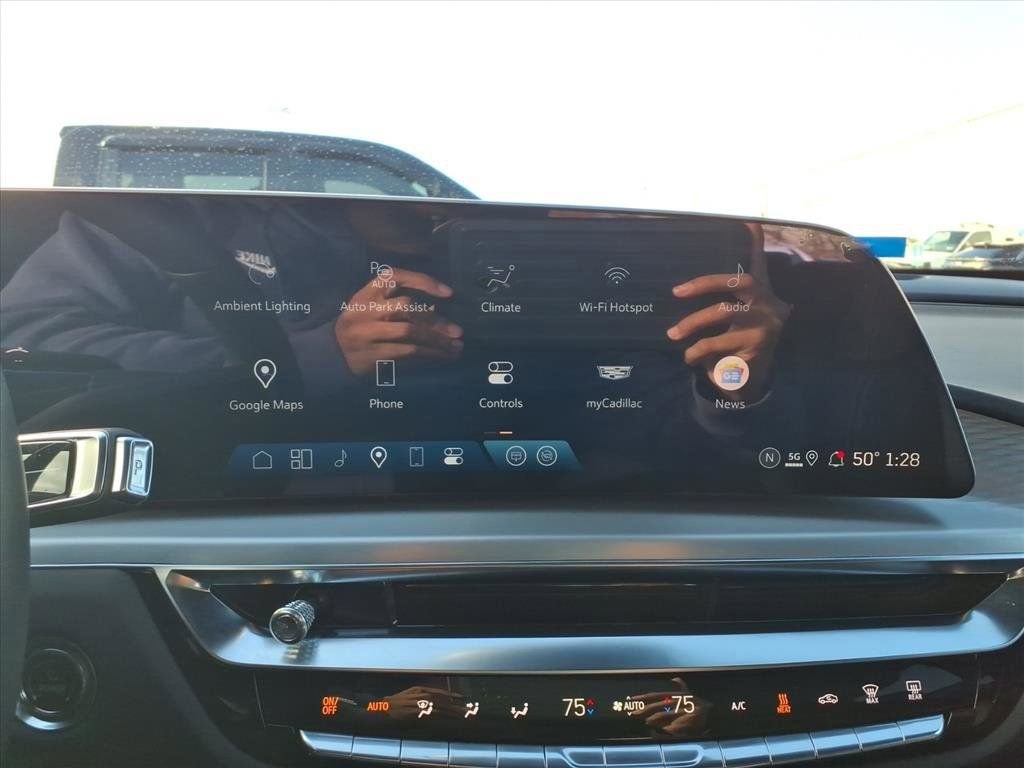 2025 Cadillac LYRIQ Sport 1