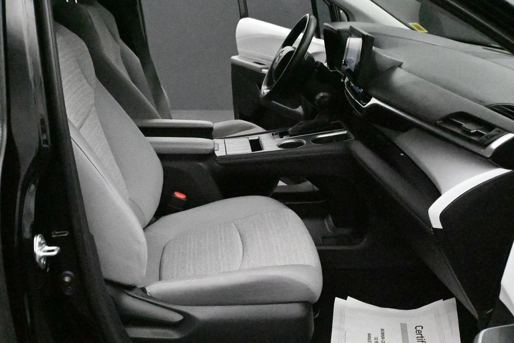 2025 Toyota Sienna LE