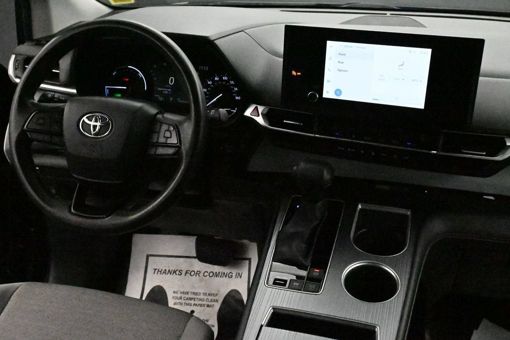 2025 Toyota Sienna LE