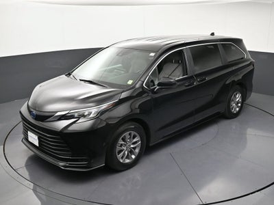 2025 Toyota Sienna LE