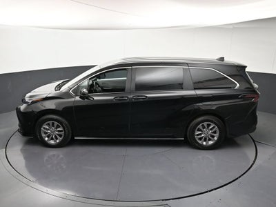 2025 Toyota Sienna LE