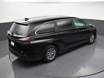 2025 Toyota Sienna LE
