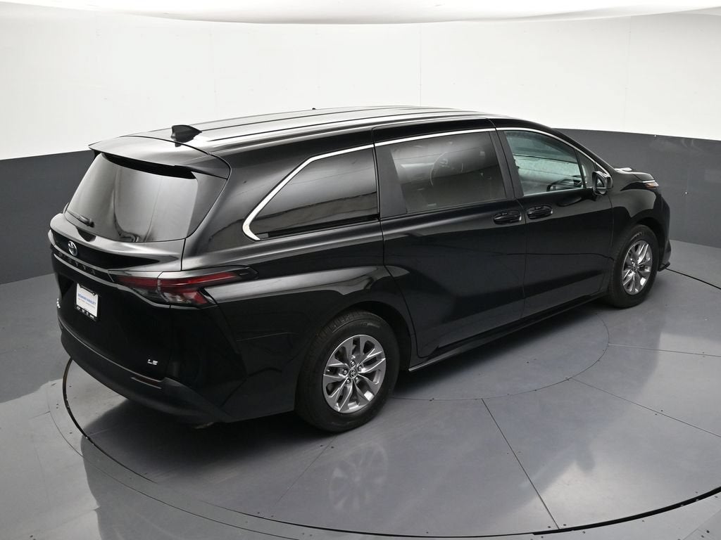 2025 Toyota Sienna LE