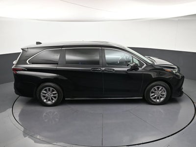 2025 Toyota Sienna LE