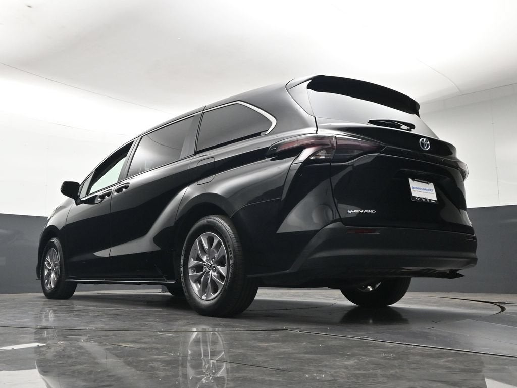 2025 Toyota Sienna LE