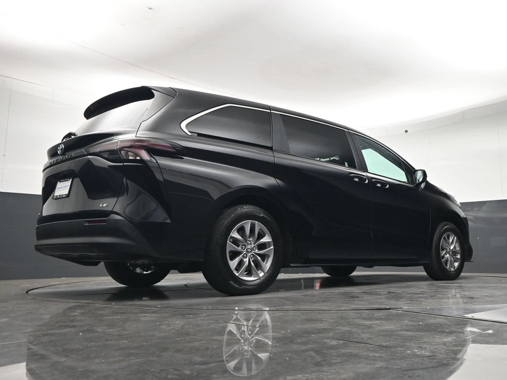 2025 Toyota Sienna LE