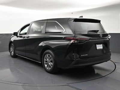 2025 Toyota Sienna LE