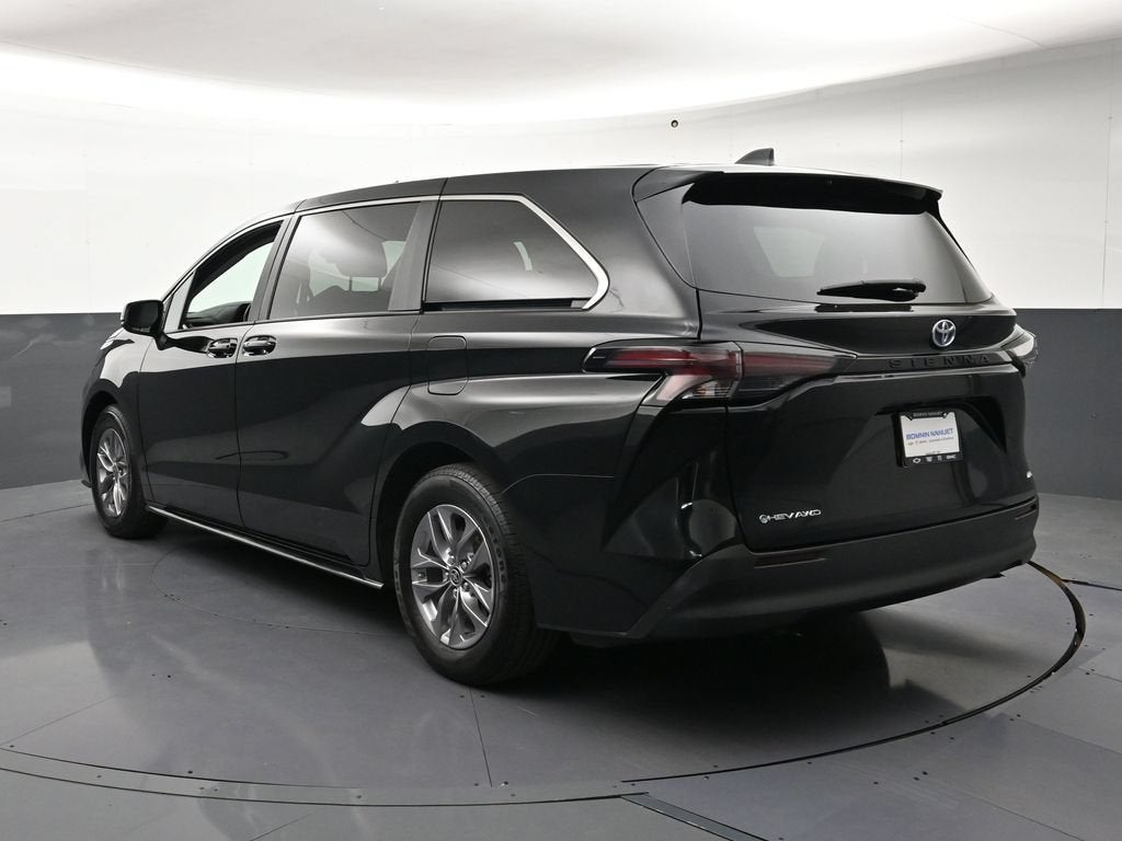 2025 Toyota Sienna LE