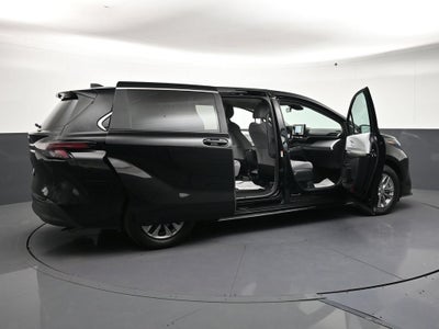 2025 Toyota Sienna LE