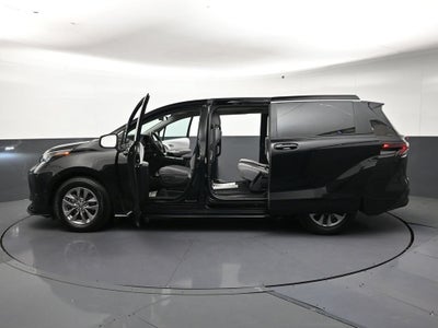 2025 Toyota Sienna LE