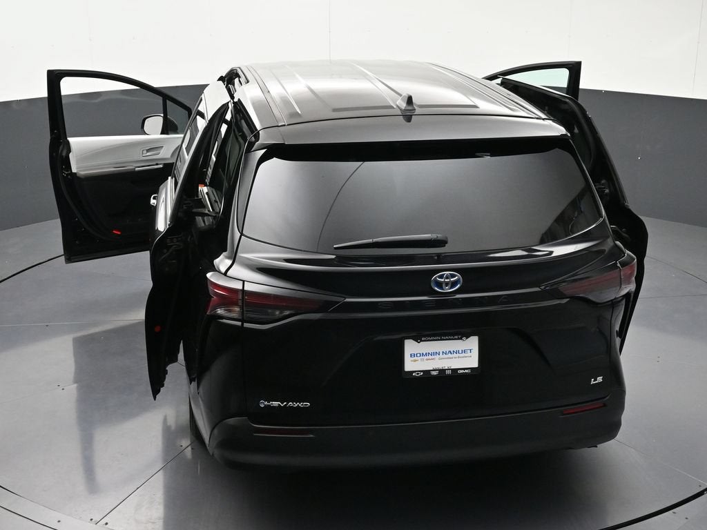 2025 Toyota Sienna LE