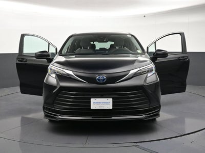 2025 Toyota Sienna LE
