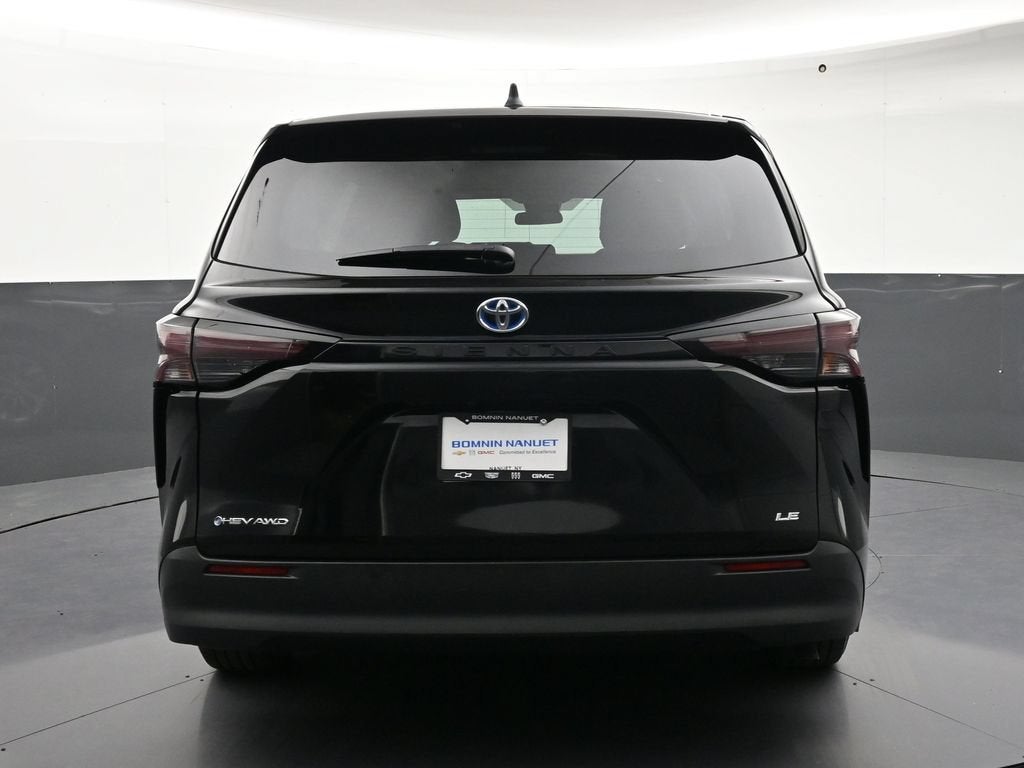 2025 Toyota Sienna LE