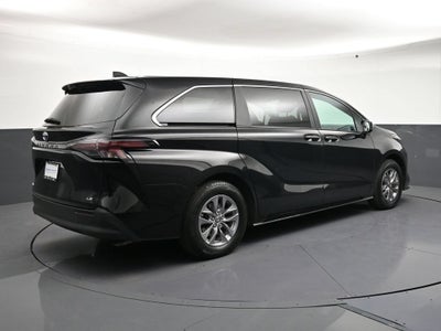 2025 Toyota Sienna LE