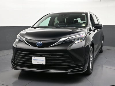 2025 Toyota Sienna LE