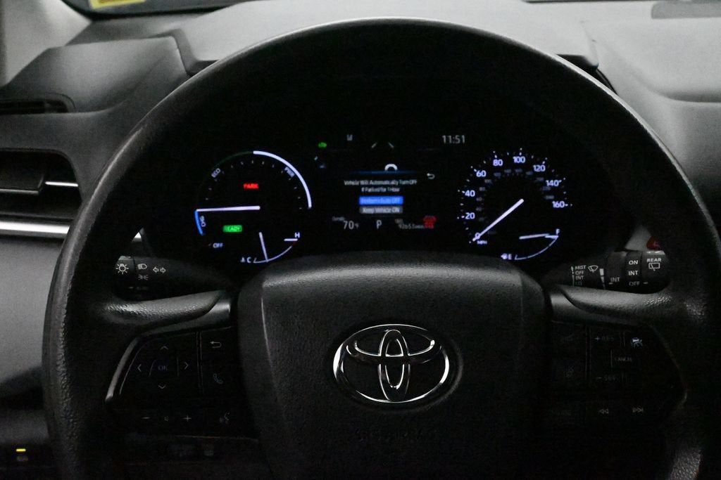 2025 Toyota Sienna LE
